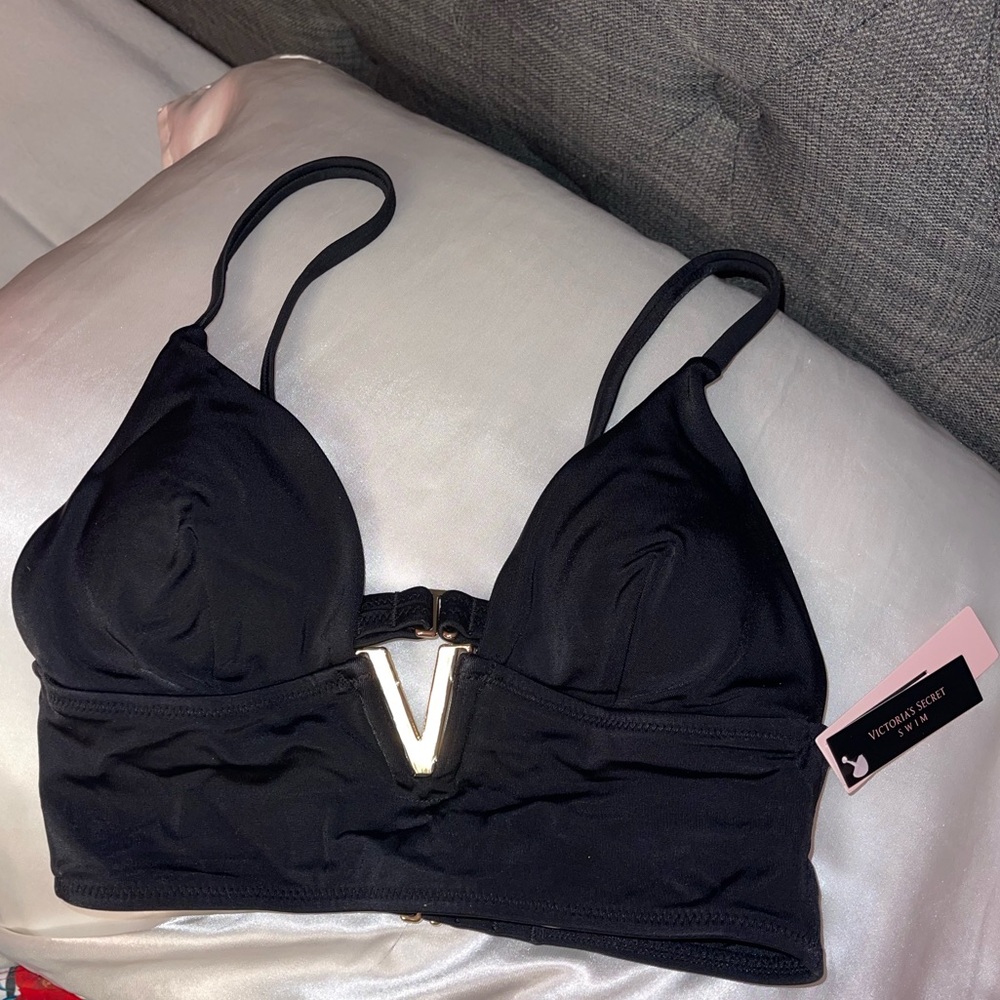 NWT V hardware bikini top